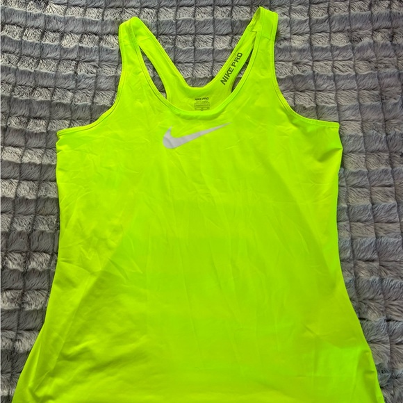 NIKE Tank - Picture 3 of 3